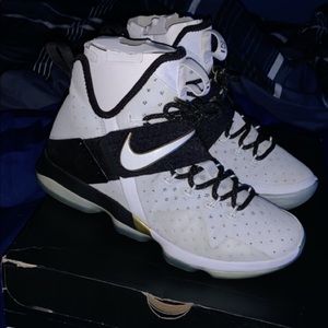 Lebron 14 size 9